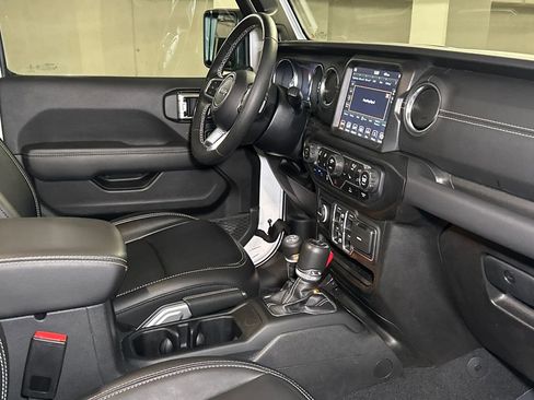 Used 2022 Jeep Wrangler Unlimited Sahara w/ Cold Weather Group image 12