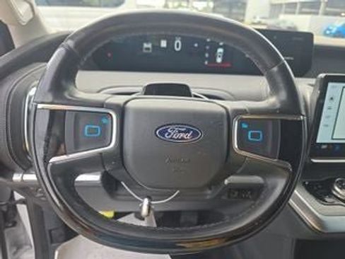 Used 2025 Ford Expedition Max Platinum AWD/4WD image 13