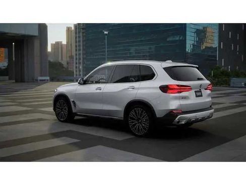 New 2026 BMW X5 sDrive40i RWD image 2