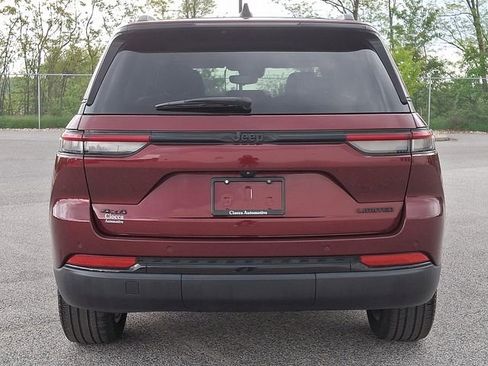 Used 2023 Jeep Grand Cherokee Limited w/ Black Appearance Package AWD/4WD image 8