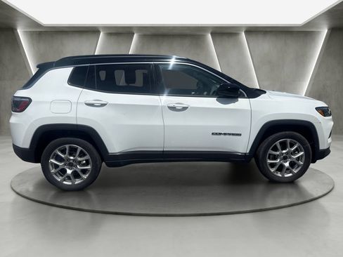 Used 2025 Jeep Compass Limited AWD/4WD image 5