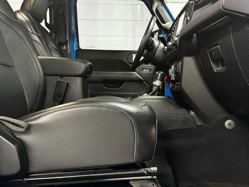 Used 2022 Jeep Wrangler Unlimited Sahara image 5