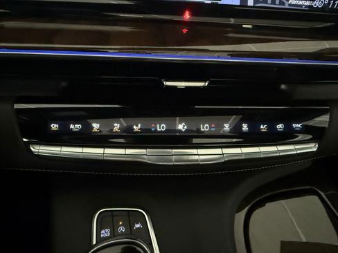 Used 2022 Cadillac Escalade Sport Platinum AWD/4WD image 17