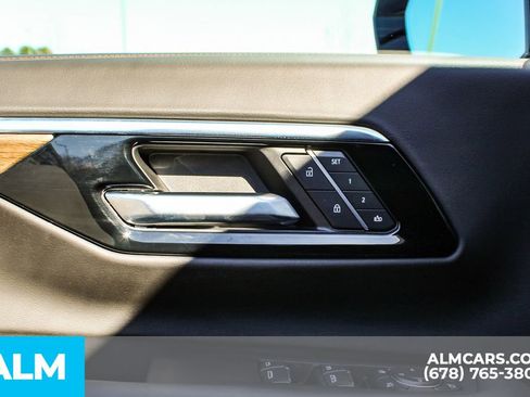 Used 2025 Chevrolet Suburban High Country image 42