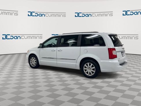 Used 2016 Chrysler Town & Country Touring FWD image 6