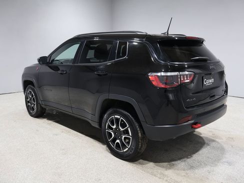 Used 2024 Jeep Compass Trailhawk image 4