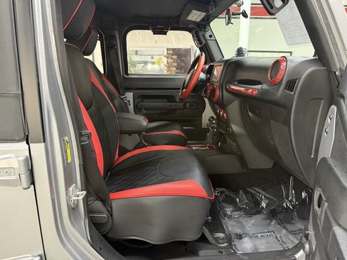 Used 2014 Jeep Wrangler Unlimited Sport AWD/4WD image 17