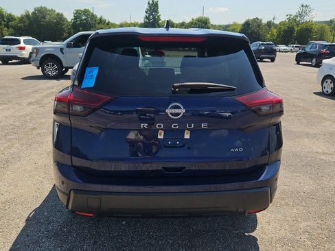Used 2025 Nissan Rogue SV AWD/4WD image 2