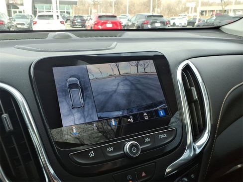 Used 2023 Chevrolet Equinox Premier image 11