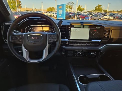 Used 2024 GMC Sierra 2500 SLT w/ SLT Premium Package image 14