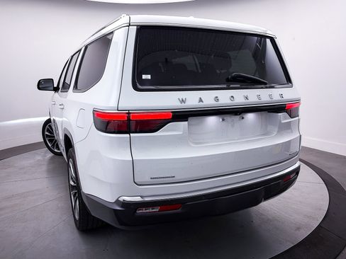 Used 2022 Jeep Wagoneer Series III w/ Premium Group I image 4