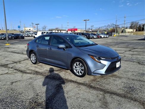 Used 2025 Toyota Corolla LE image 6