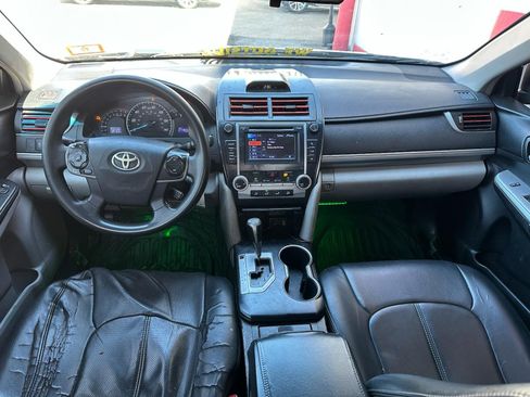 Used 2014 Toyota Camry LE image 3