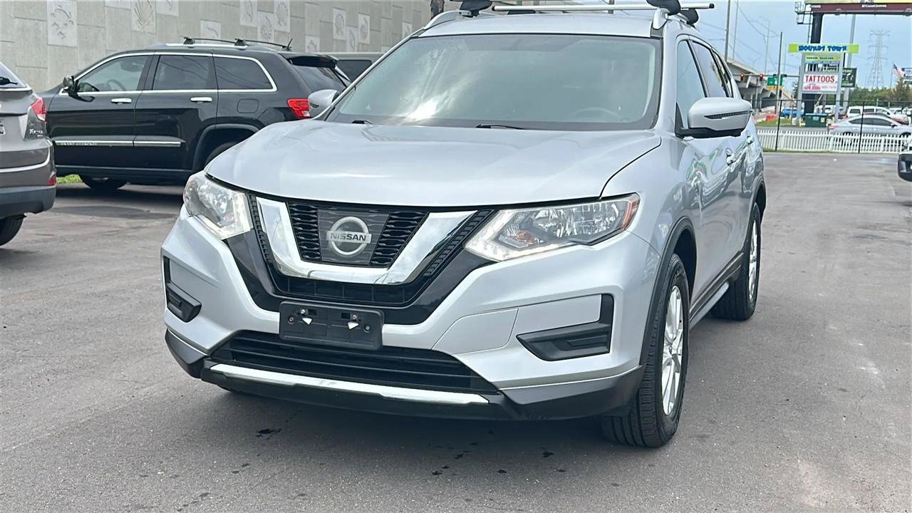Used 2017 Nissan Rogue SV w/ SV Premium Package AWD/4WD image 3