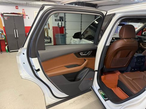 Used 2019 Audi Q7 3.0T Premium Plus w/ Premium Plus Package AWD/4WD image 32