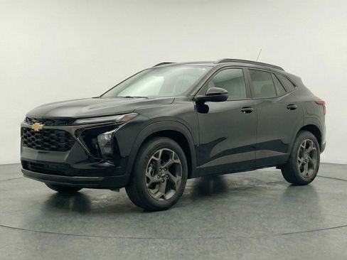 Used 2025 Chevrolet Trax LT image 3