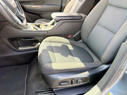 Used 2021 GMC Acadia SLE w/ Driver Convenience Package FWD image 12