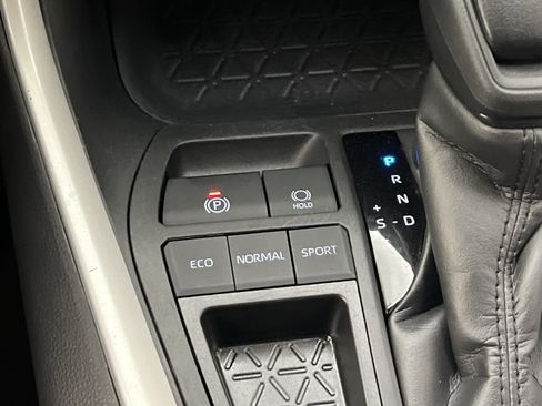 Used 2024 Toyota RAV4 XLE FWD image 30