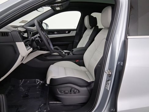 Used 2026 Porsche Cayenne Coupe AWD/4WD image 5