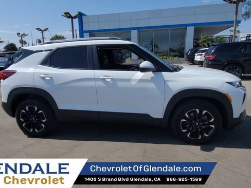 Certified 2023 Chevrolet TrailBlazer LT w/ Convenience Package FWD image 2