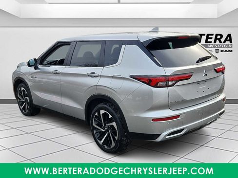 Used 2024 Mitsubishi Outlander SE AWD/4WD image 4