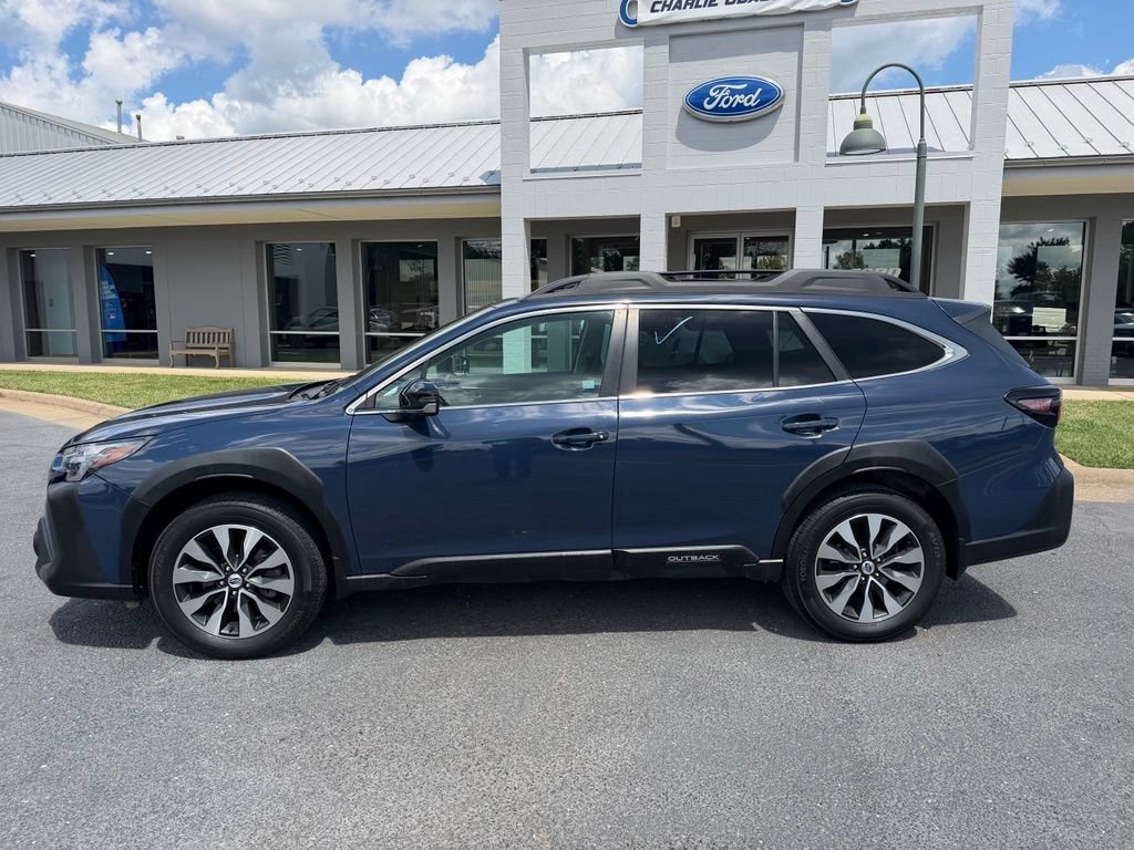Used 2023 Subaru Outback Limited AWD/4WD image 2