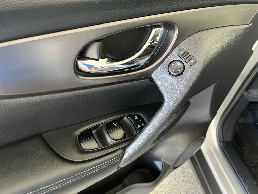 Used 2016 Nissan Rogue S FWD image 14