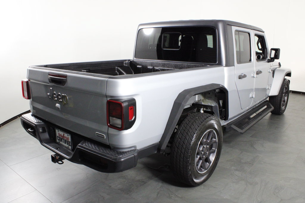 Used 2023 Jeep Gladiator Overland AWD/4WD image 3