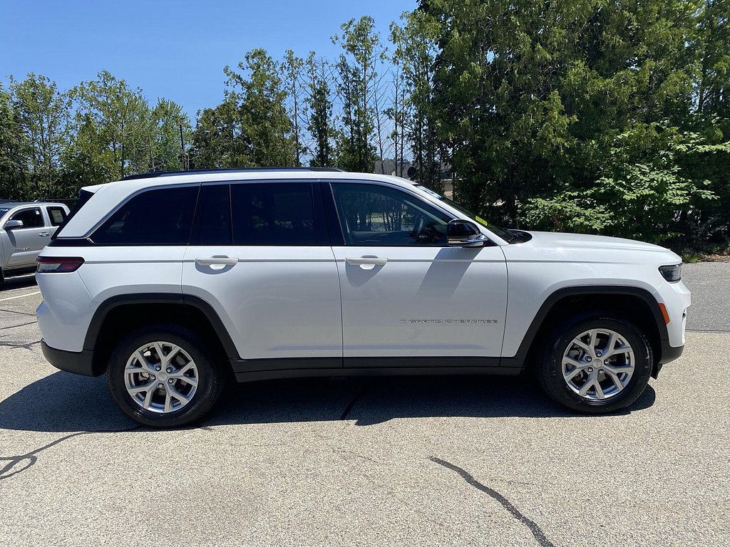 Used 2023 Jeep Grand Cherokee Limited AWD/4WD image 9