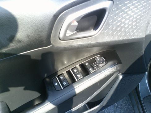 Used 2025 Kia Soul LX FWD image 16