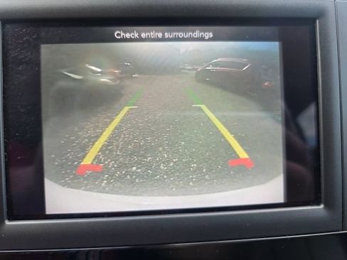 Used 2020 Chrysler Pacifica Touring-L FWD image 17