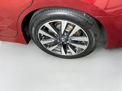Used 2016 Nissan Altima 2.5 SL w/ 2.5 Technology Package image 11