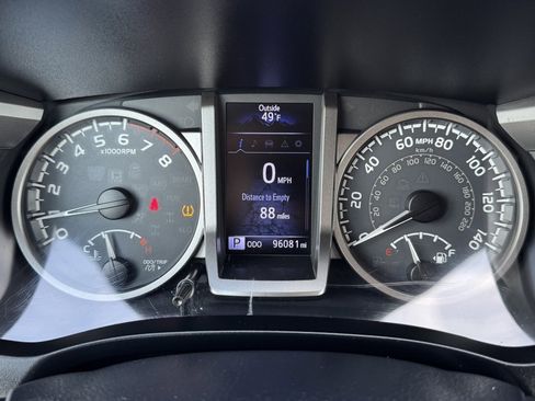 Used 2016 Toyota Tacoma SR5 image 11