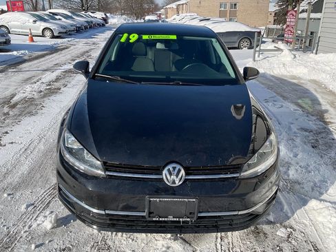 Used 2019 Volkswagen Golf S image 3