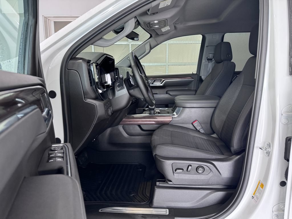 Certified 2025 Chevrolet Silverado 1500 RST AWD/4WD image 13