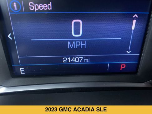 Used 2023 GMC Acadia SLE w/ Driver Convenience Package FWD image 4