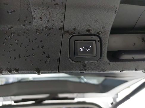 Used 2023 GMC Acadia SLE w/ Driver Convenience Package FWD image 14