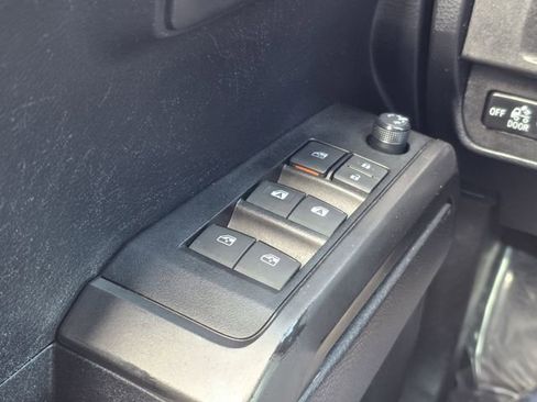 Used 2019 Toyota Tacoma TRD Off-Road w/ Technology Package image 12