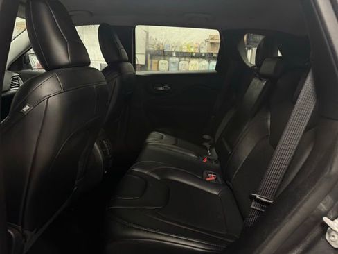 Used 2022 Jeep Cherokee Trailhawk w/ Comfort/Convenience Group image 21