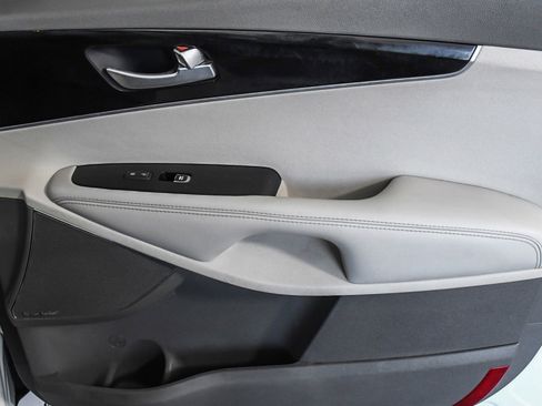 Used 2019 Kia Sorento SX image 30