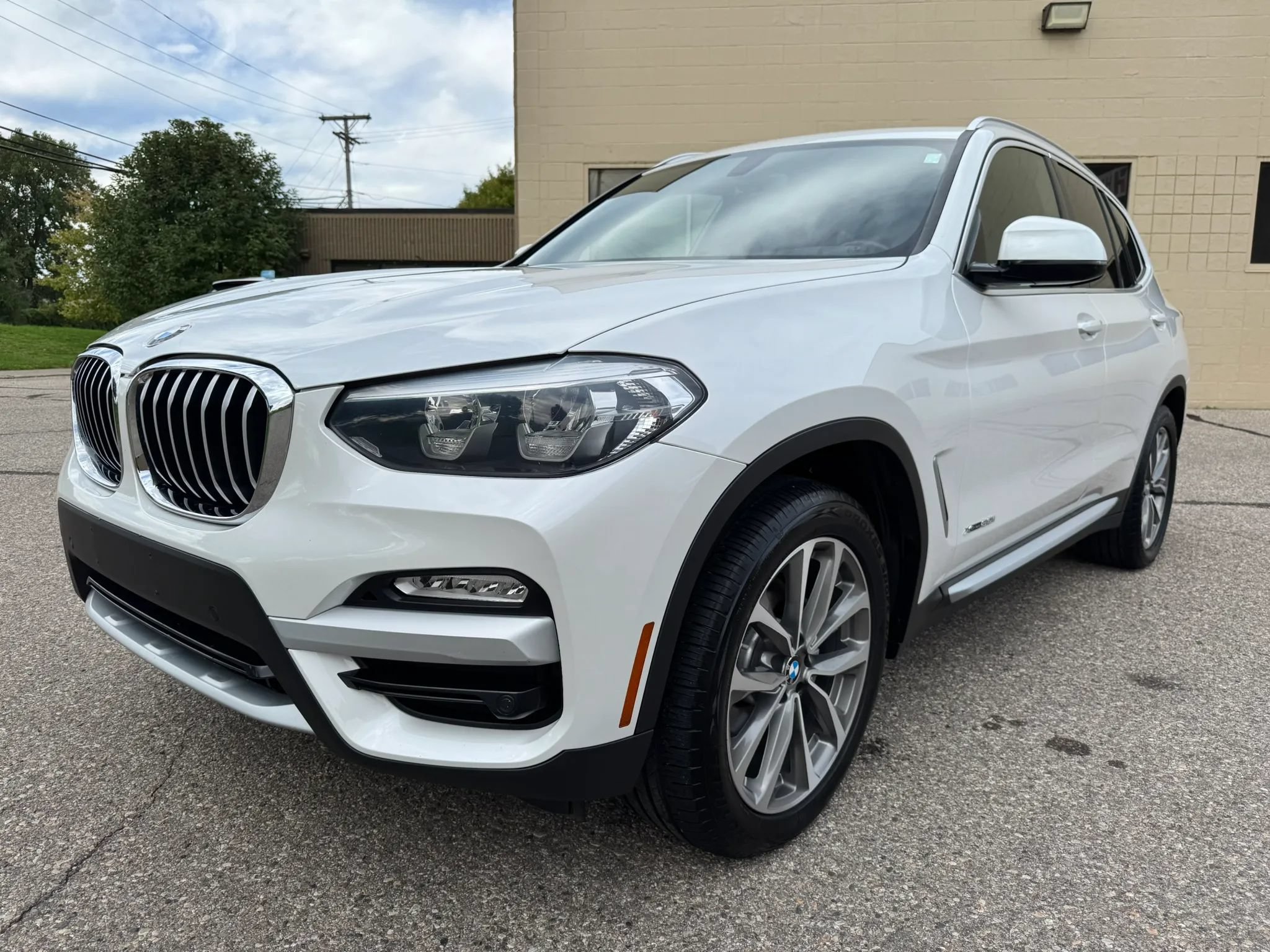 Used 2018 BMW X3 xDrive30i AWD/4WD image 3