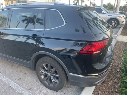 Used 2022 Volkswagen Tiguan SE w/ Panoramic Sunroof Package image 4