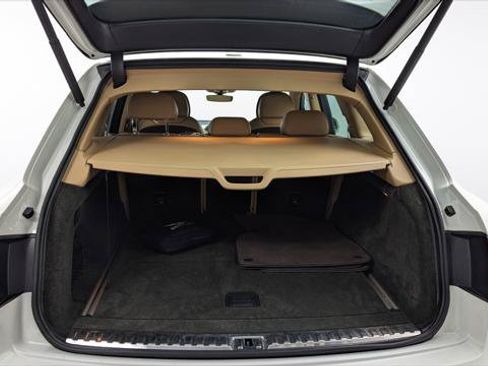 Used 2019 Bentley Bentayga AWD/4WD image 18