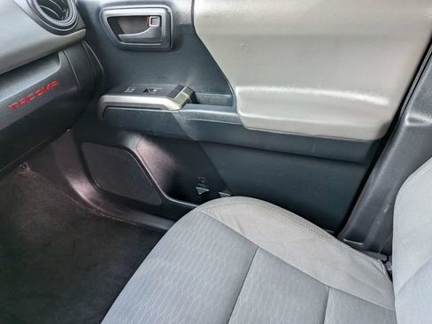 Used 2016 Toyota Tacoma SR5 w/ SR5 Appearance Package (SN) AWD/4WD image 20