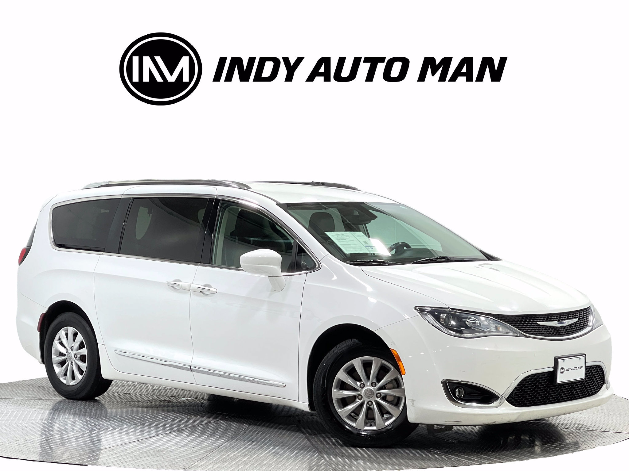 Used 2019 Chrysler Pacifica Touring-L FWD image 2