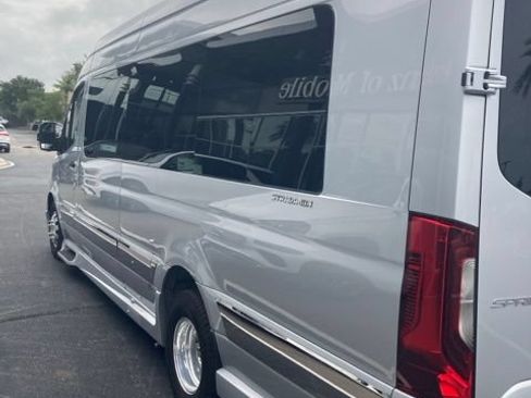 Used 2022 Mercedes-Benz Sprinter 3500 image 6
