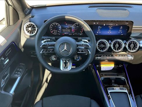 Used 2025 Mercedes-Benz GLB 35 AMG 4MATIC image 6