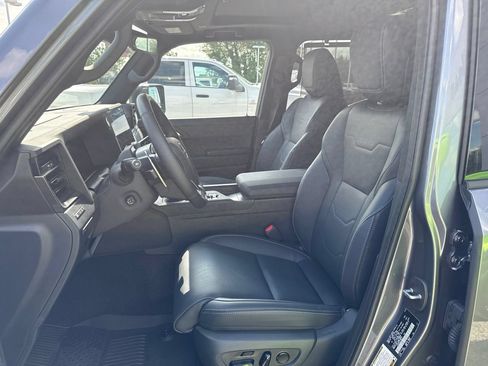 Used 2026 Lexus GX 550 w/ Accessory Package (2T) AWD/4WD image 11