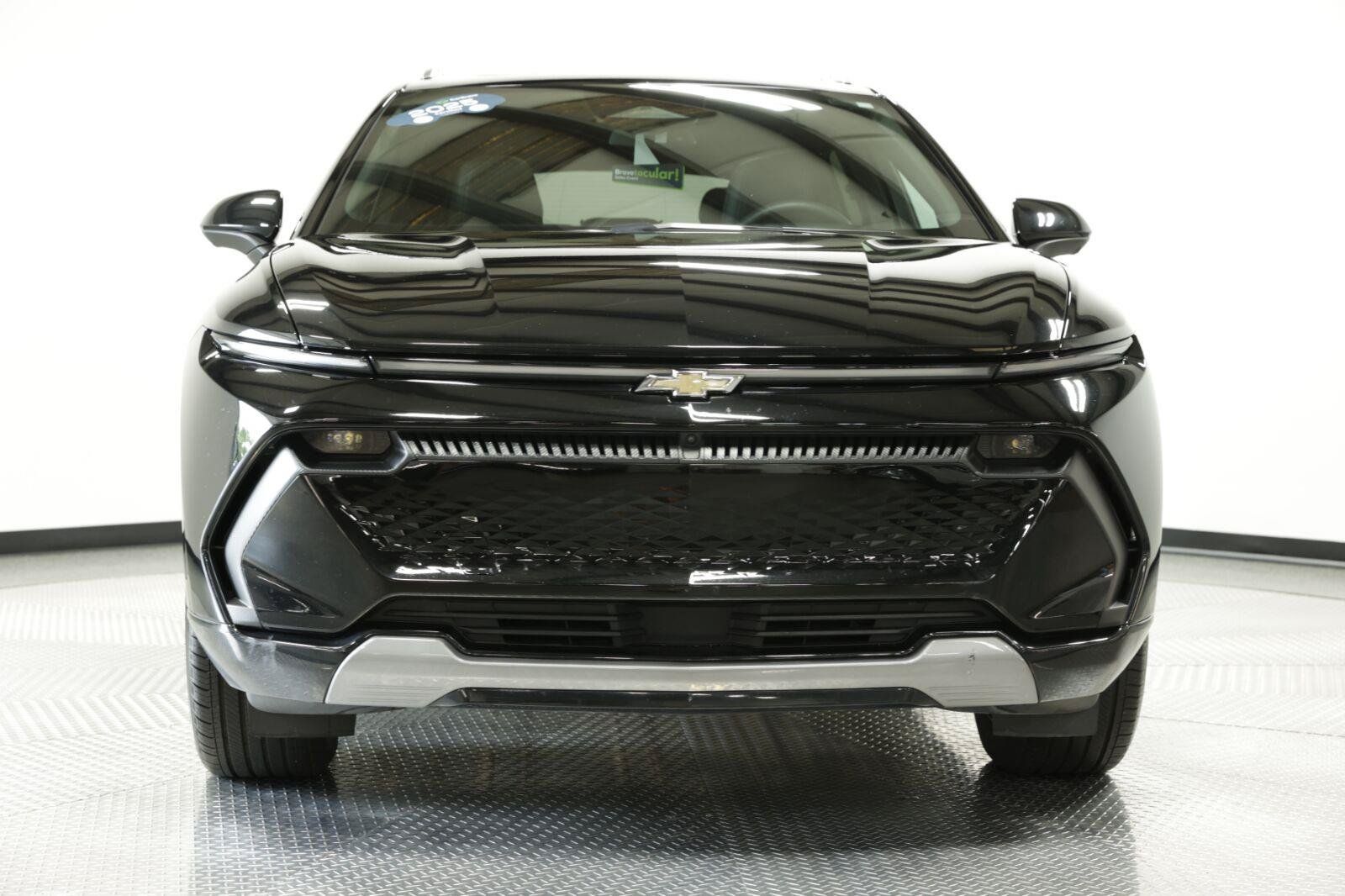 Certified 2025 Chevrolet Equinox EV LT w/ Convenience Package FWD image 3
