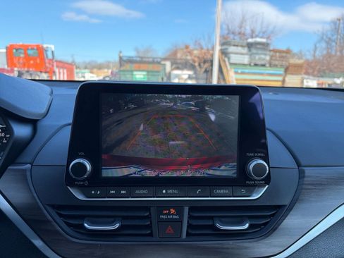 Used 2025 Nissan Altima 2.5 SV image 23